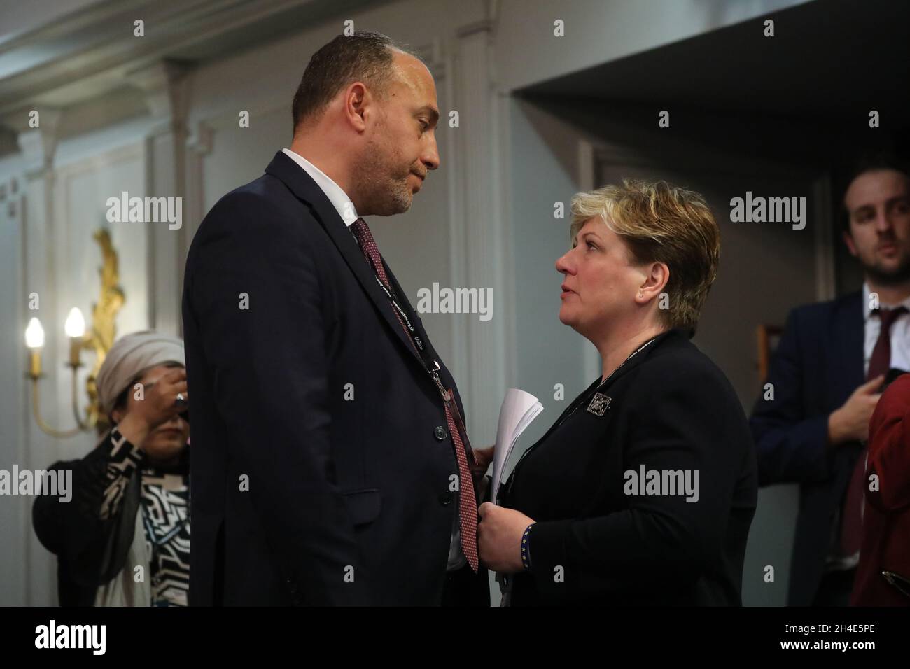 La secrétaire aux Affaires étrangères de Shadow Emily Thornberry s'adresse à Hudam Zomlot, ambassadrice palestinienne au Royaume-Uni, lors d'une réception par les amis travaillistes de Palestine et du Moyen-Orient le troisième jour de la conférence annuelle du Parti travailliste au Centre Brighton.Photo datée du lundi 23 septembre 2019.Crédit photo devrait se lire: Isabel Infantes / EMPICS Entertainment. Banque D'Images