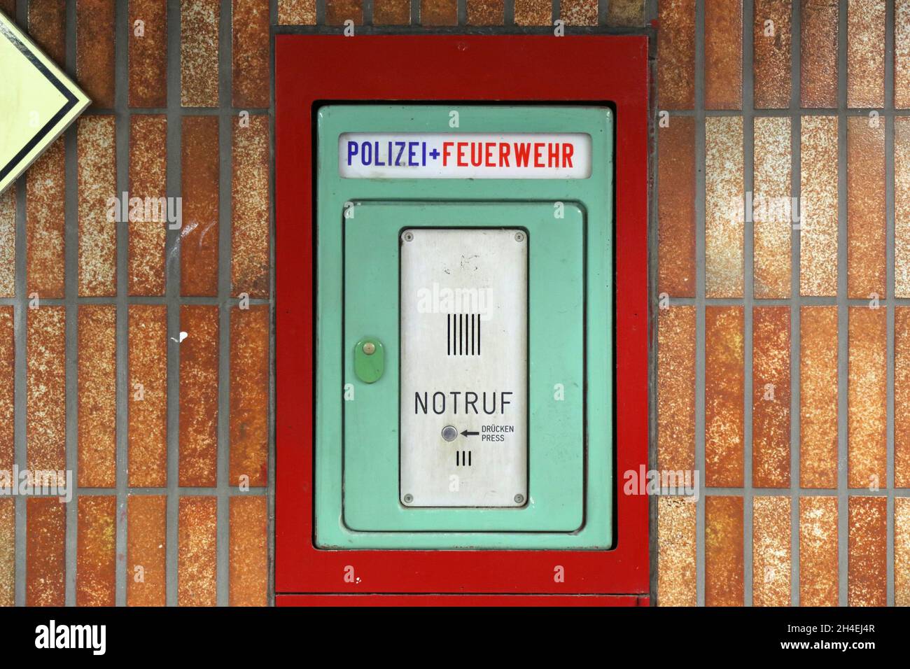 Téléphone de la police d'urgence et des pompiers à Cologne, en Allemagne. Banque D'Images