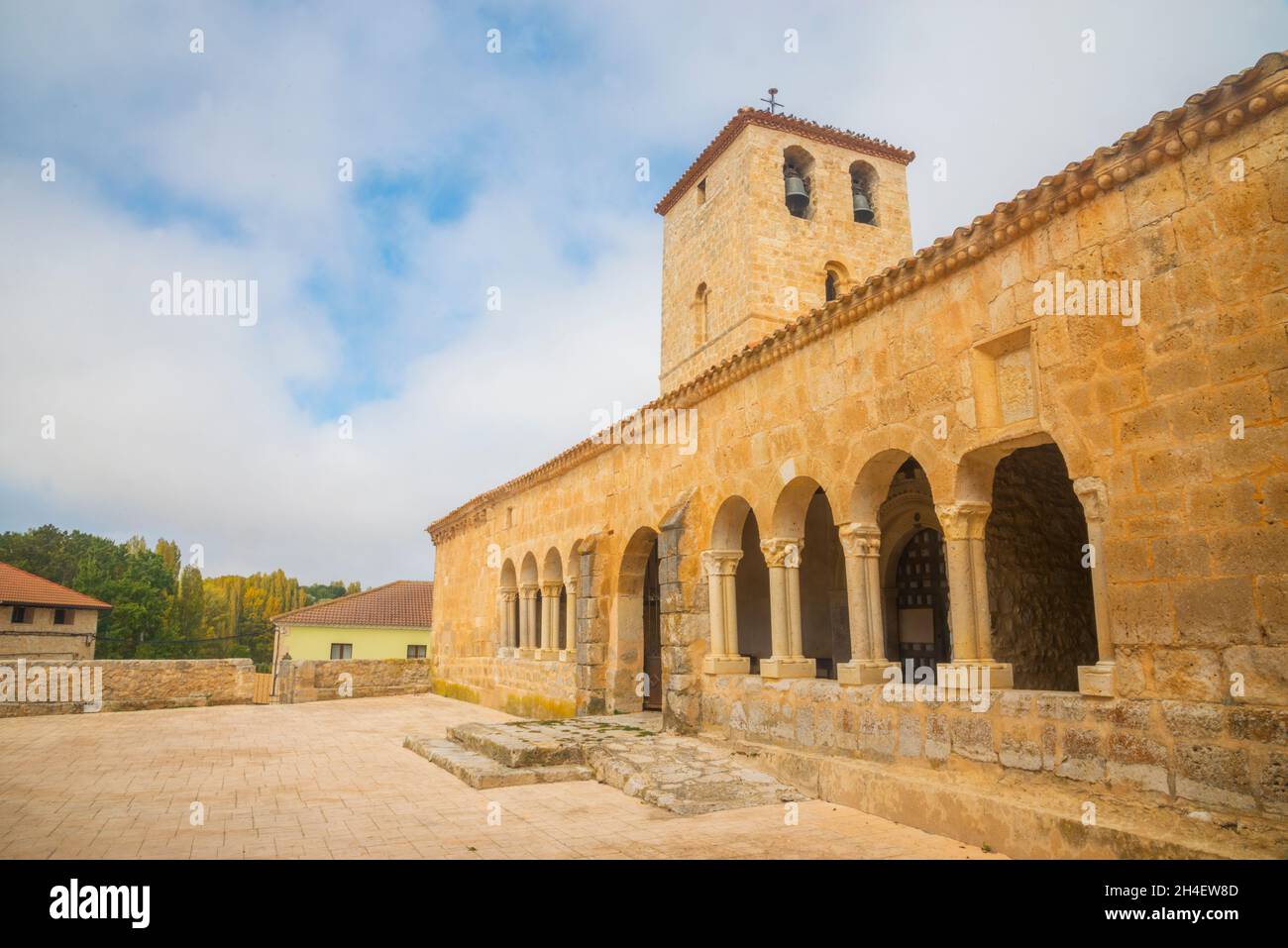 Façade de l'église San Martin.Miño de San Esteban, province de Soria, Castilla Leon, Espagne. Banque D'Images