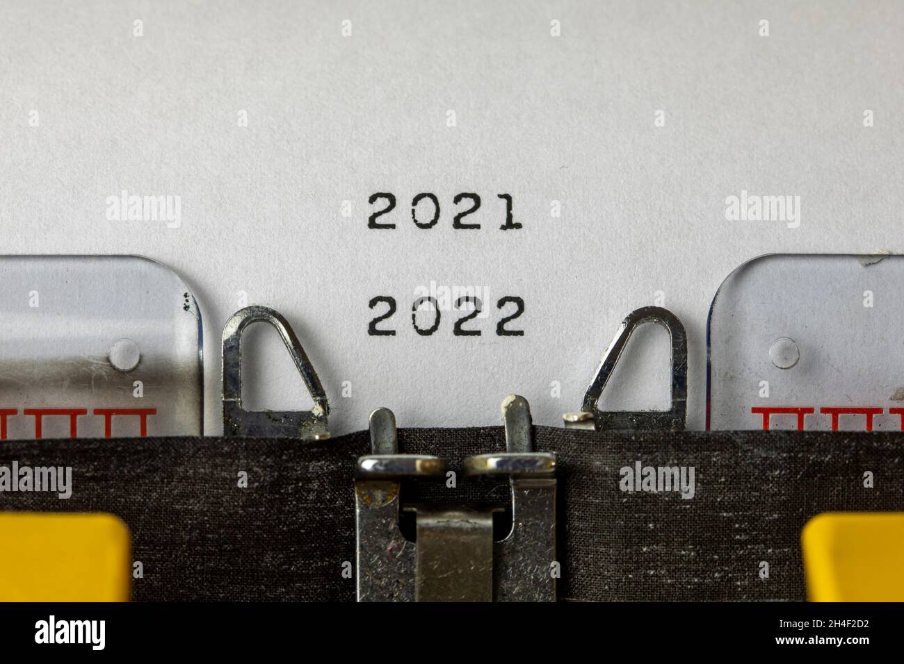 2021 - 2022 écrit sur une vieille machine à écrire Banque D'Images