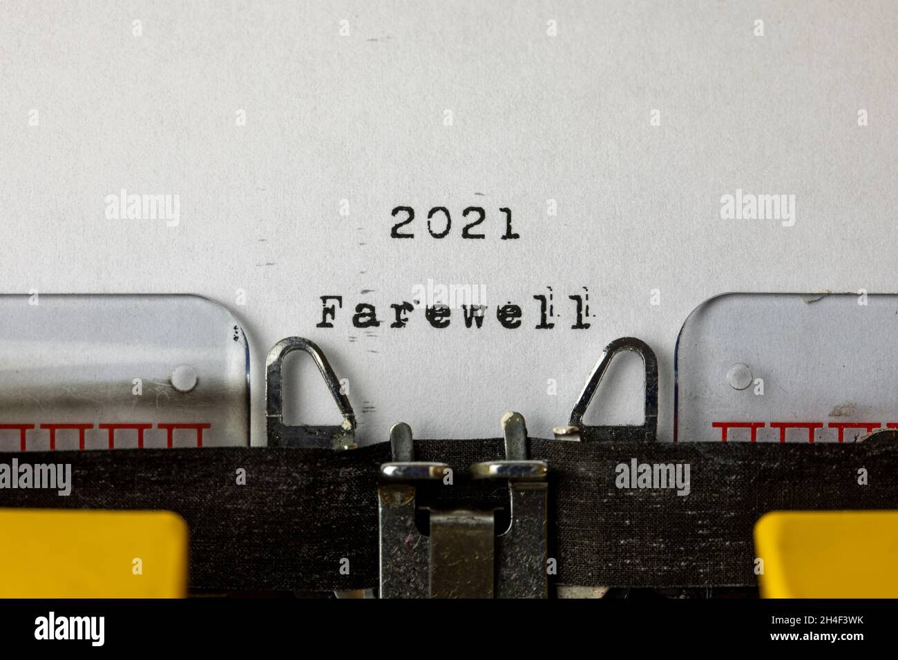 Adieu 2021 écrit sur une vieille machine à écrire Banque D'Images