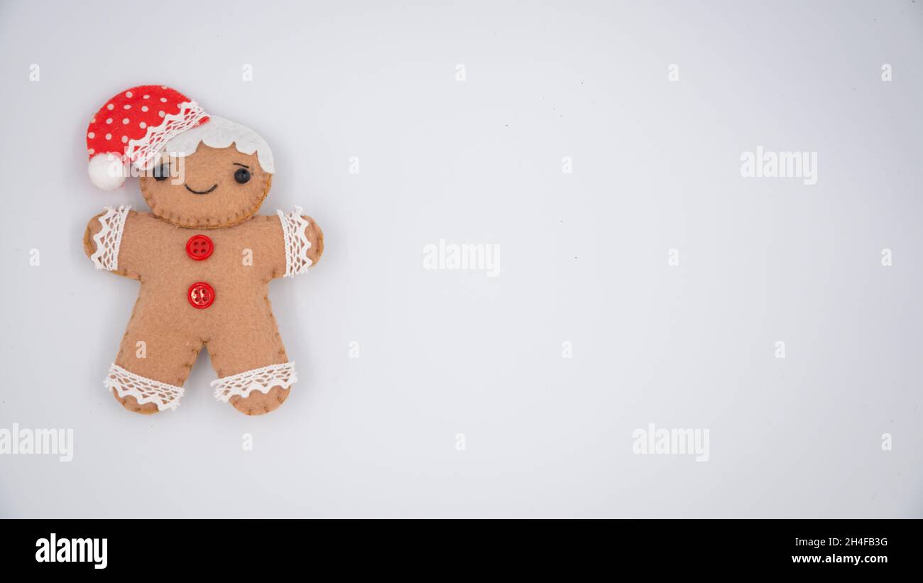 Pain d'épice classique cookie héros jouet isolé sur un fond blanc Banque D'Images