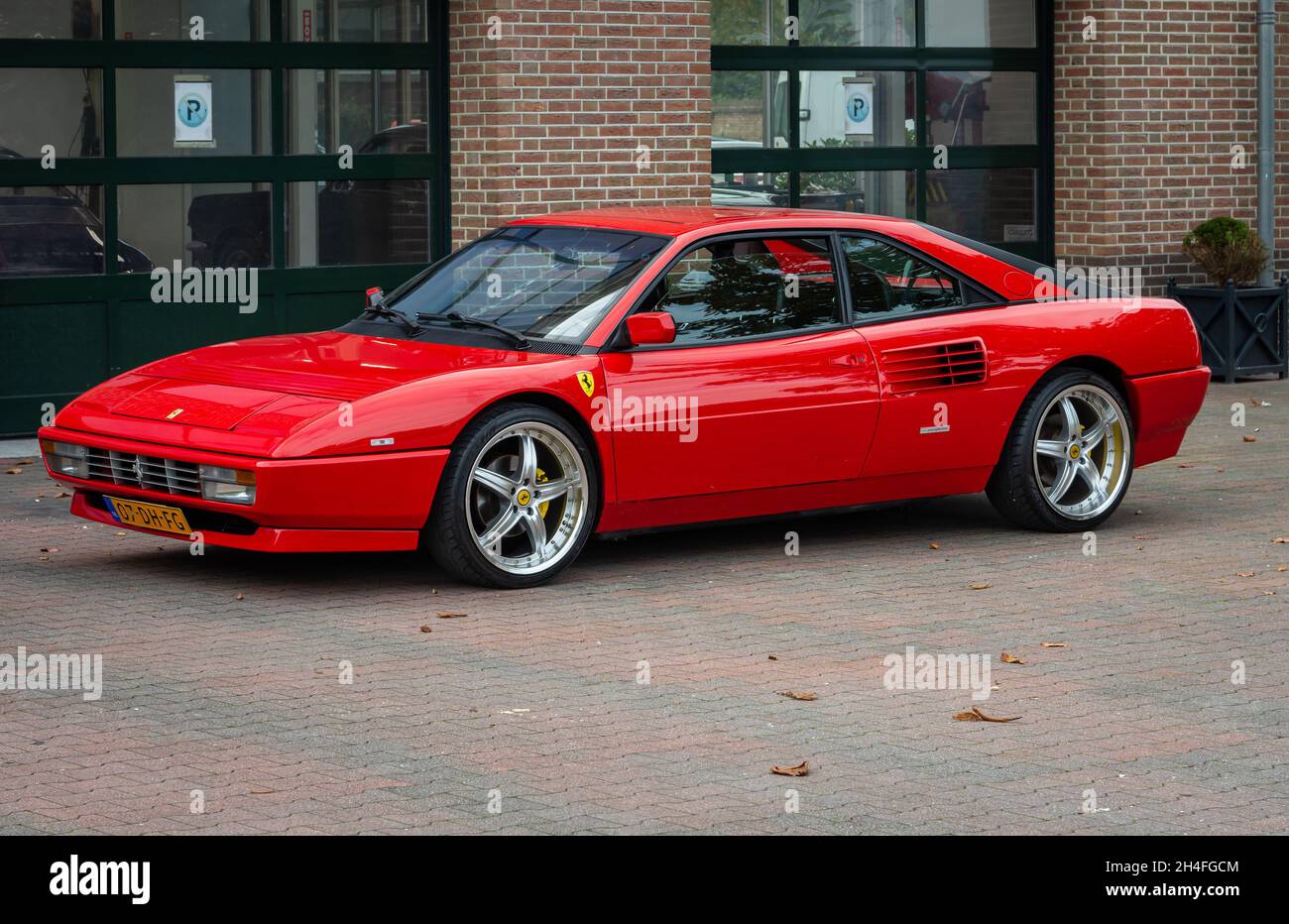 Brummen, province Gelderland, pays-Bas, 23.10.2021, voiture rétro Ferrari mondial T coupé fabriqué en 1989 à la Galerie Brummen Banque D'Images