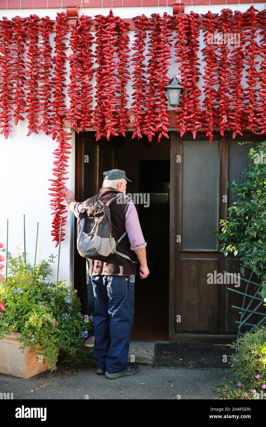 Maison couverte à piments dans le célèbre village d'Espelette, pays Basque, Pryenees Atlantique, France Banque D'Images