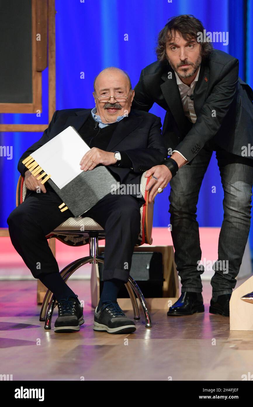 Rome, Italie.02 novembre 2021.Maurizio Costanzo et Giuseppe Cruciani  assistent au premier épisode de l'émission de télévision Maurizio Costanzo  Show aux Studios de Paolis dans la via Tiburtina.Crédit : SOPA Images  Limited/Alamy Live