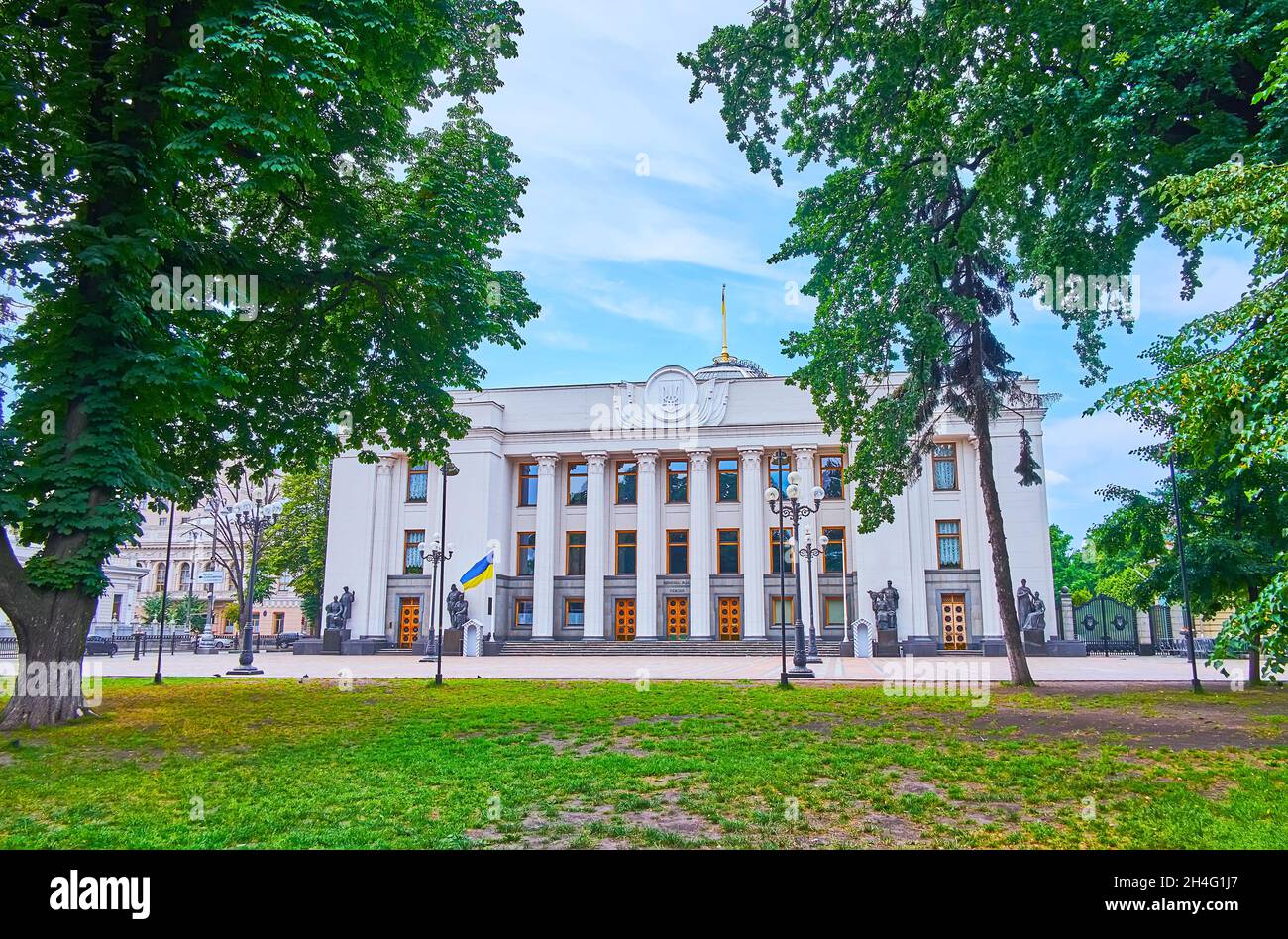 La façade du bâtiment néoclassique de la Verkhovna Rada, le Parlement d'Ukraine, situé sur la place de la Consttuion, à Kiev Banque D'Images