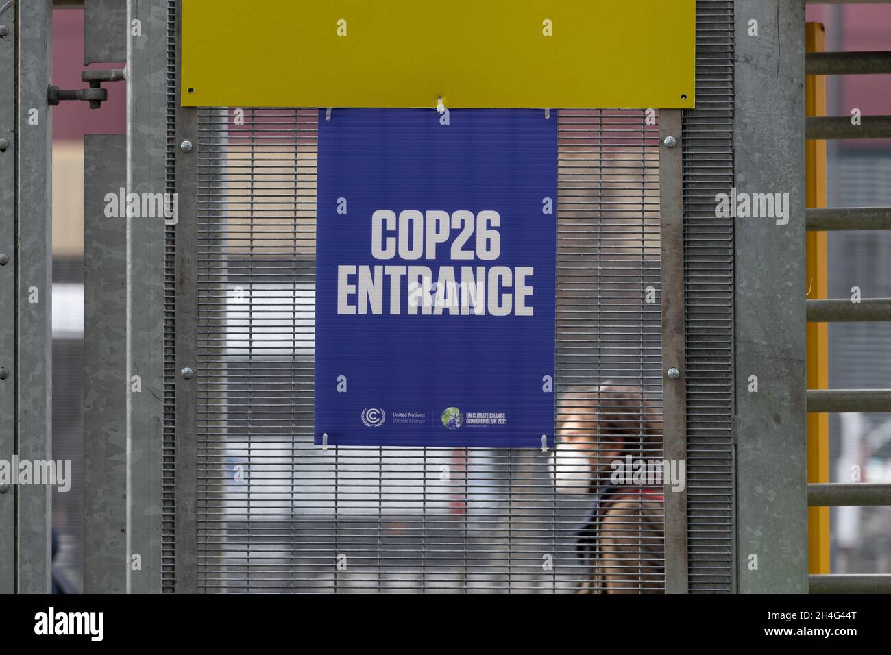 Panneau d'entrée COP26 sur les portes du tourniquet, Glasgow, Écosse, Royaume-Uni Banque D'Images