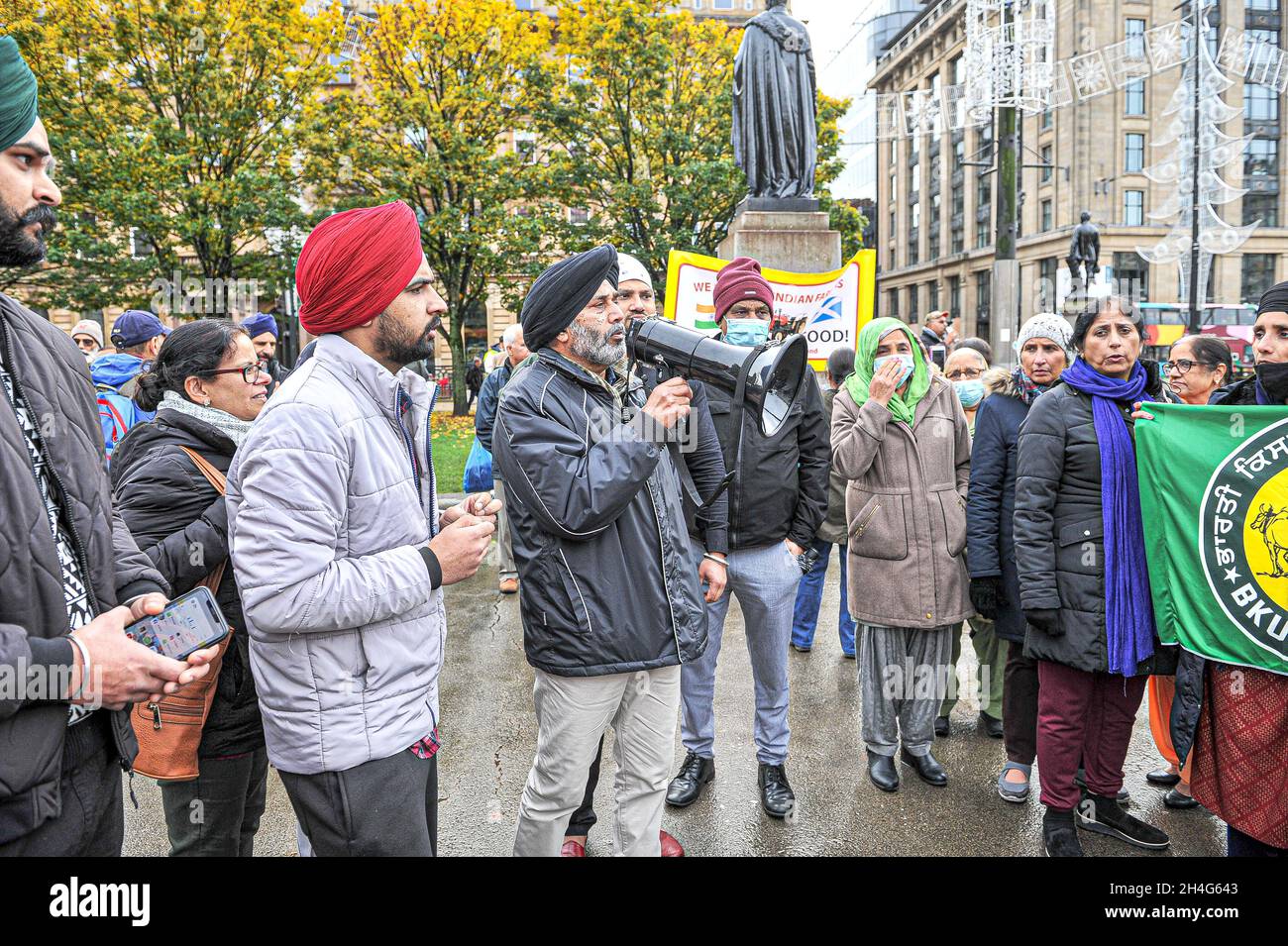 Glasgow, Royaume-Uni.31 octobre 2021.Les partisans des agriculteurs indiens protestent contre le PM indien Narendra Modi et son projet de loi agricole, lors de la journée d'ouverture de la COP26 organisée à Glasgow du samedi,Le 31 octobre au 12 novembre.COP26 est une convention des Nations Unies pour amener des nations et des pays du monde entier à discuter de la façon de faire face au changement climatique et de ce que les nations peuvent faire pour essayer du réduire ou pour le combattre.Crédit : SOPA Images Limited/Alamy Live News Banque D'Images