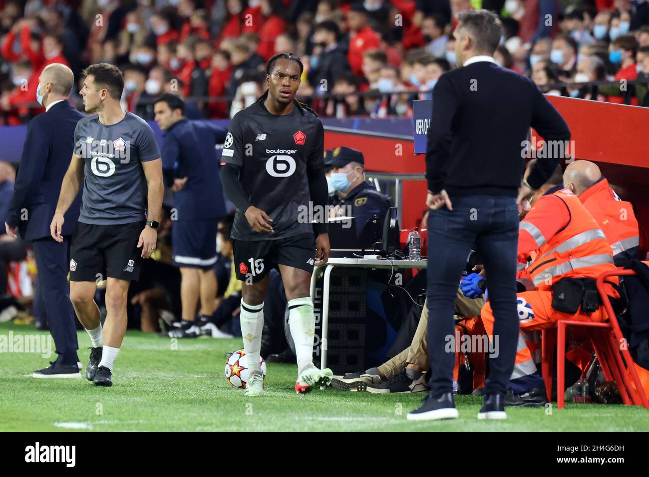 Séville, Séville, Espagne.2 novembre 2021.Renato Sanchez du LOSC Lille Métropole lors du match du groupe G de la Ligue des champions de l'UEFA entre le FC Séville et le LOSC Lille MÅ½tropole à Ramon Sanchez Pizjuan le 02 novembre 2021 à Séville, Espagne.(Credit image: © Jose Luis Contreras/DAX via ZUMA Press Wire) Banque D'Images