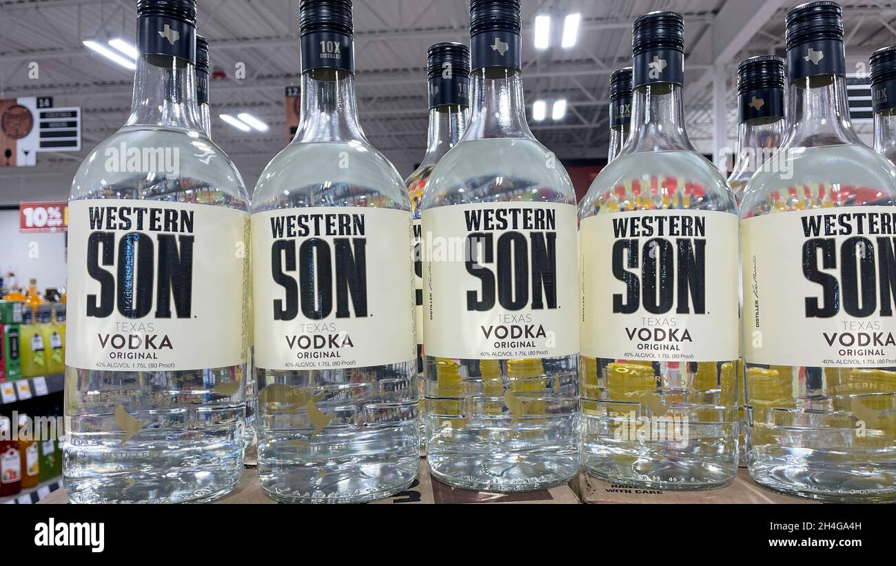 Springfield, il USA - 23 septembre 2021: Une exposition de bouteilles de  Western son Vodka dans un magasin de Binneys liqour à Springfield, Illinois  Photo Stock - Alamy