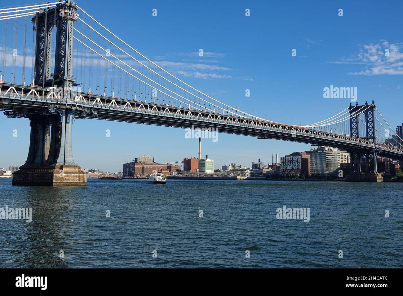 Les ponts de Brooklyn et de Manhattan sont des structures architecturales emblématiques de New York Banque D'Images