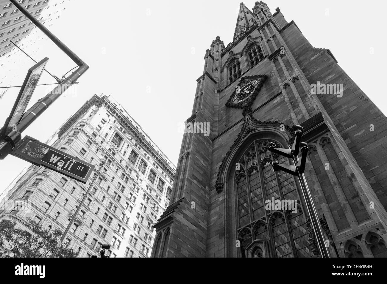 La belle église de la Trinité près de Wall Street a des aspects architecturaux étonnants et un cimetière historique Banque D'Images