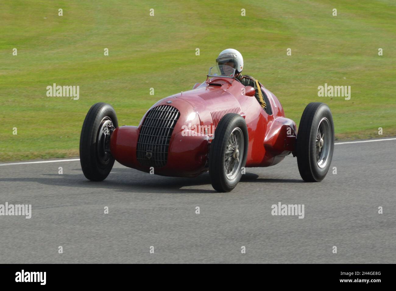 #1 Julian Mazjub 1938 Alfa Romeo 308C au Goodwood Revival 2021 lors de la qualification pour le Festival of Britain Trophée à la sortie de Madgwick Banque D'Images