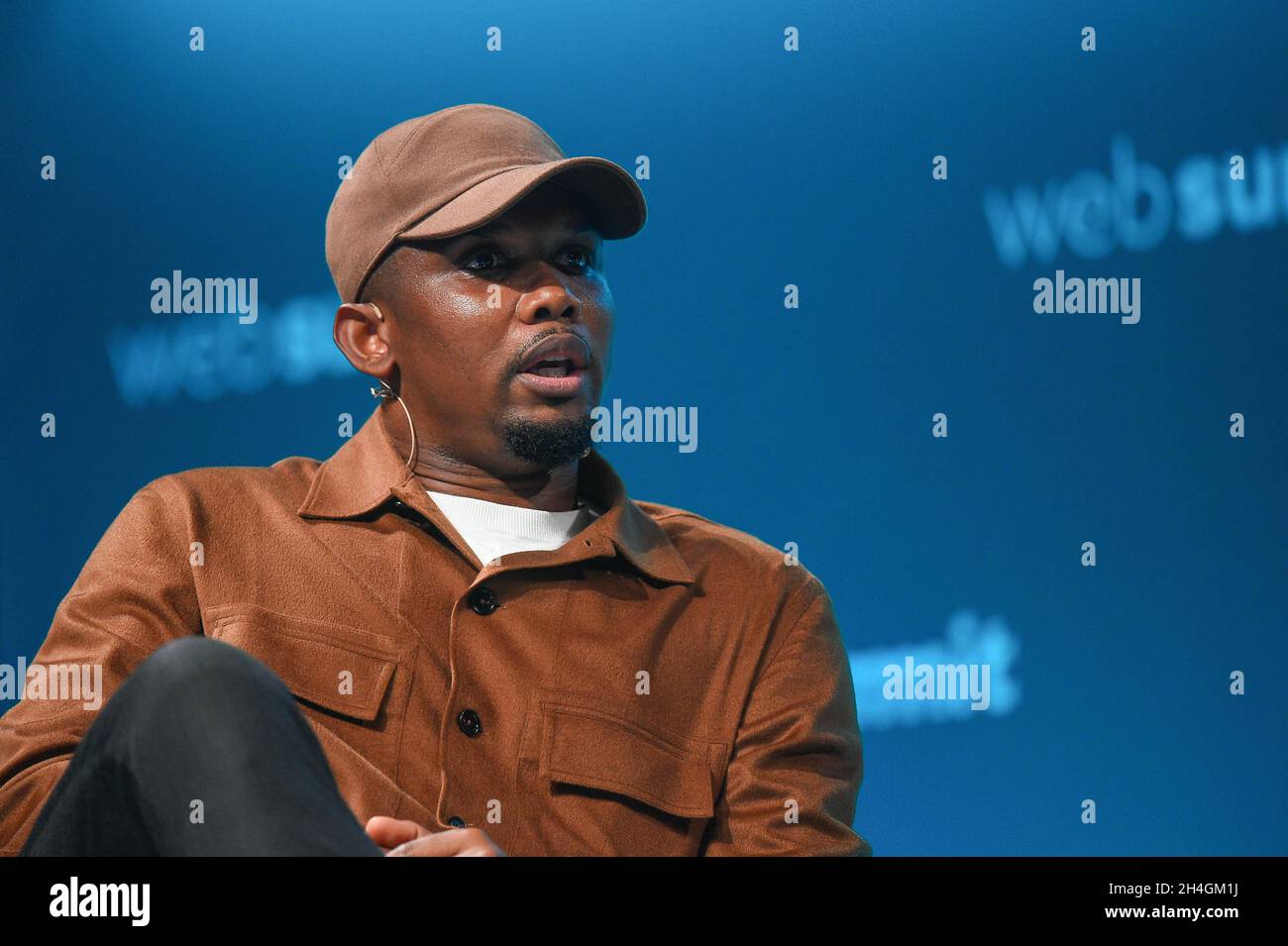 Lisbonne, Portugal.02 novembre 2021.Samuel ETO'o, footballeur et philanthrope de la Fondation Samuel ETO'o, s'adresse au public lors de la deuxième journée du Sommet Web 2021 à Lisbonne.(Photo de Bruno de Carvalho/SOPA Images/Sipa USA) crédit: SIPA USA/Alay Live News Banque D'Images
