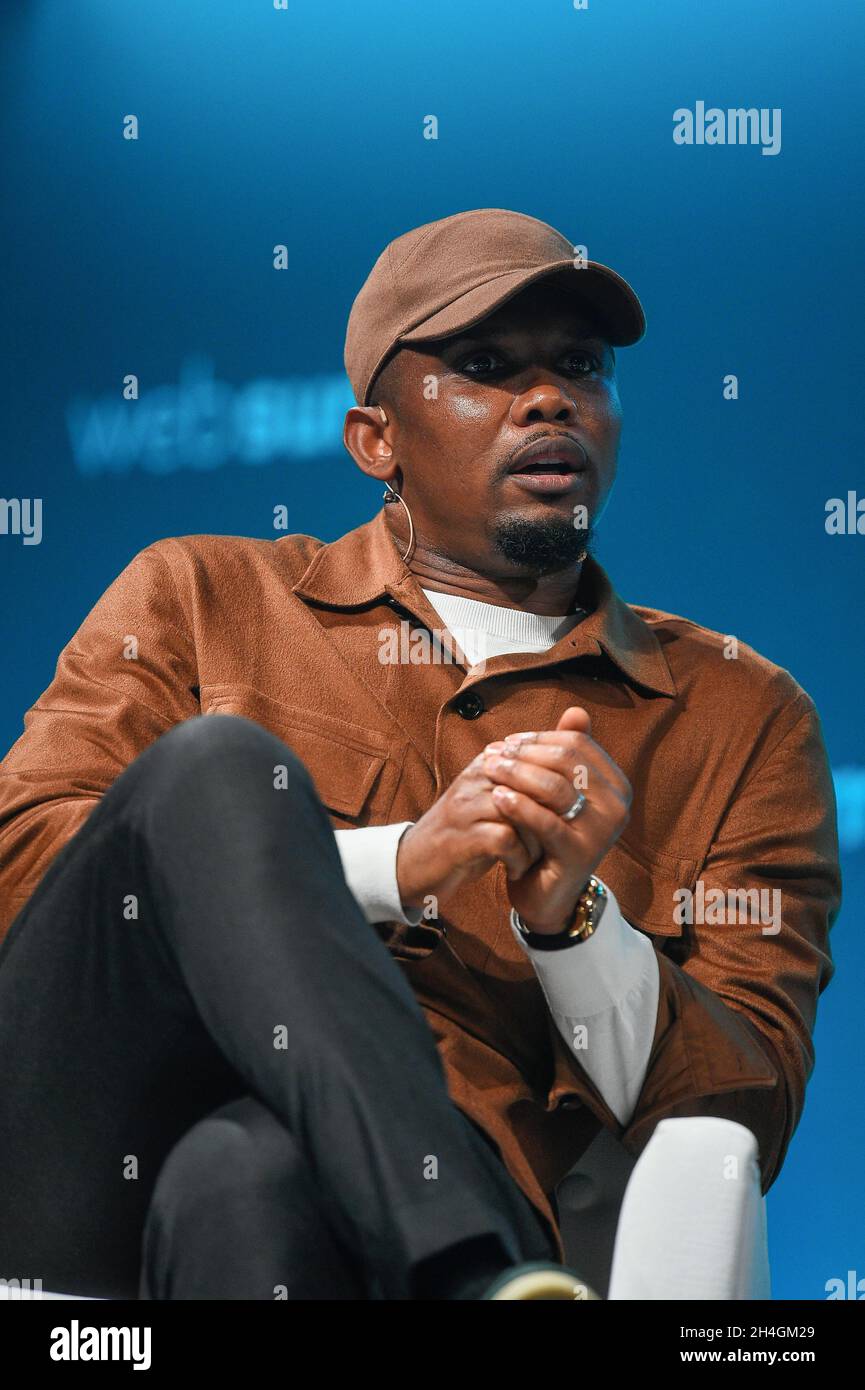 Lisbonne, Portugal.02 novembre 2021.Samuel ETO'o, footballeur et philanthrope de la Fondation Samuel ETO'o, s'adresse au public lors de la deuxième journée du Sommet Web 2021 à Lisbonne.(Photo de Bruno de Carvalho/SOPA Images/Sipa USA) crédit: SIPA USA/Alay Live News Banque D'Images
