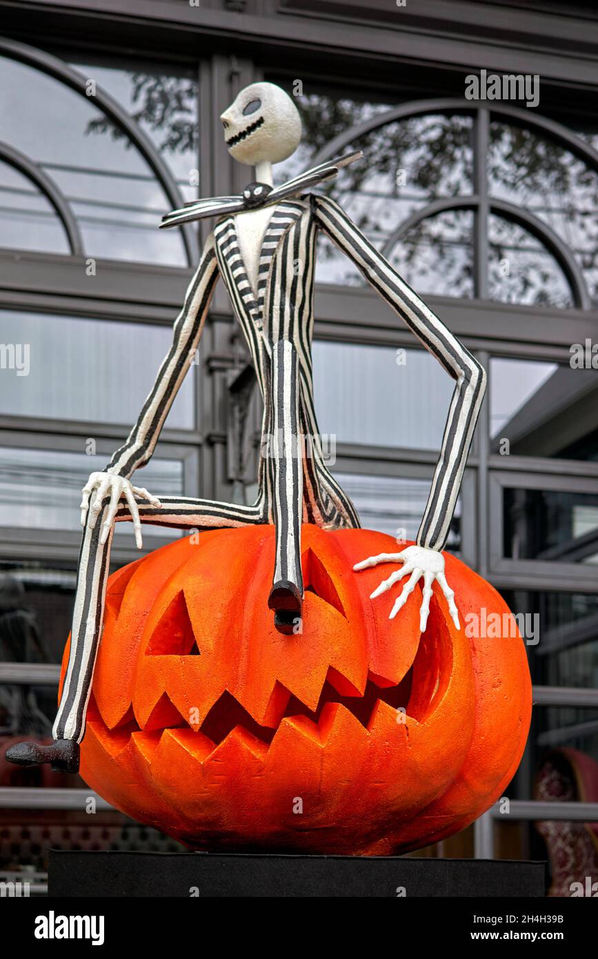 Figurine de citrouille et squelette d'Halloween Banque D'Images