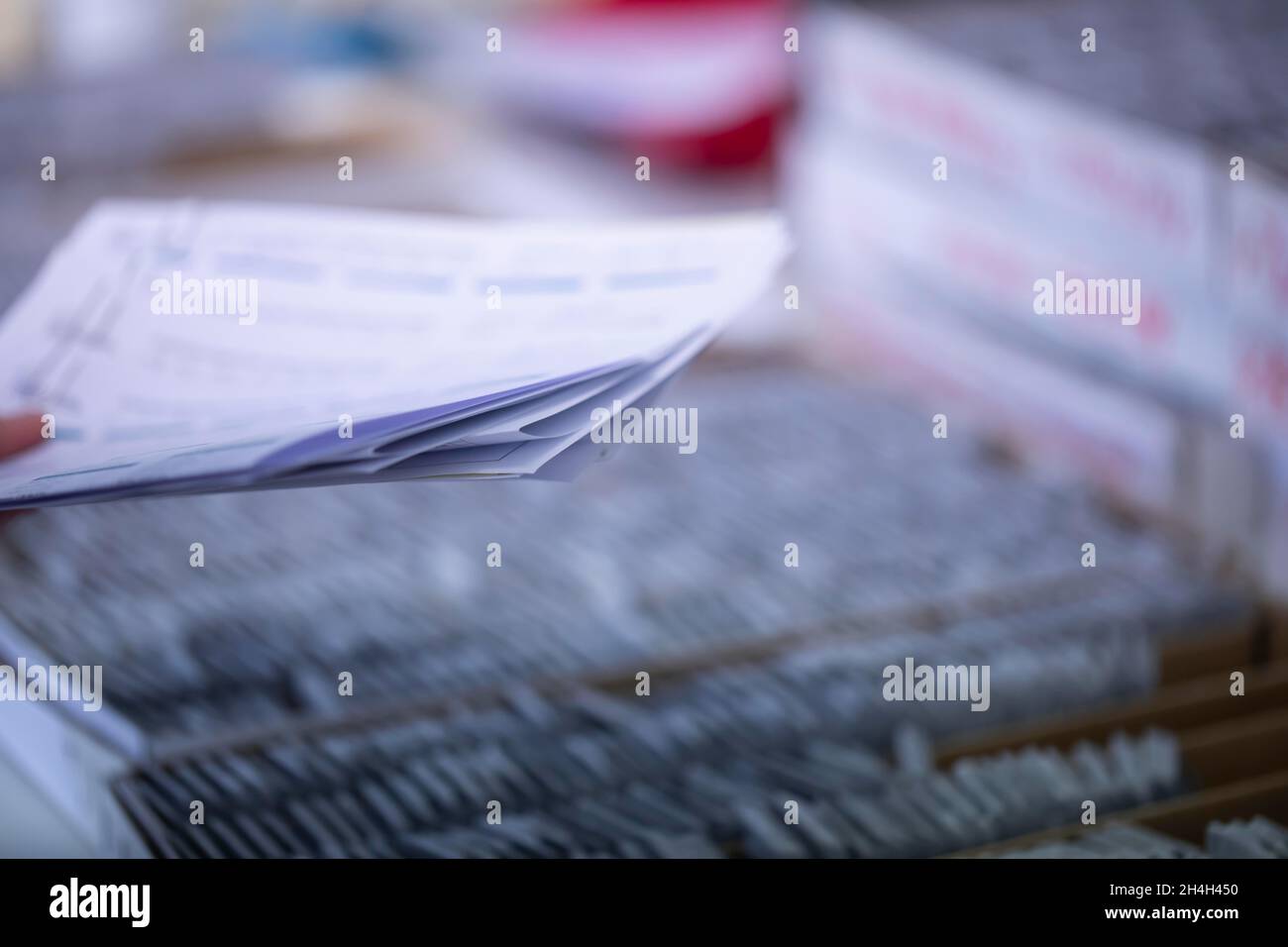 Échantillons intégrés avec protocole dans un laboratoire d'histologie, Fribourg, Bade-Wurtemberg, Allemagne Banque D'Images