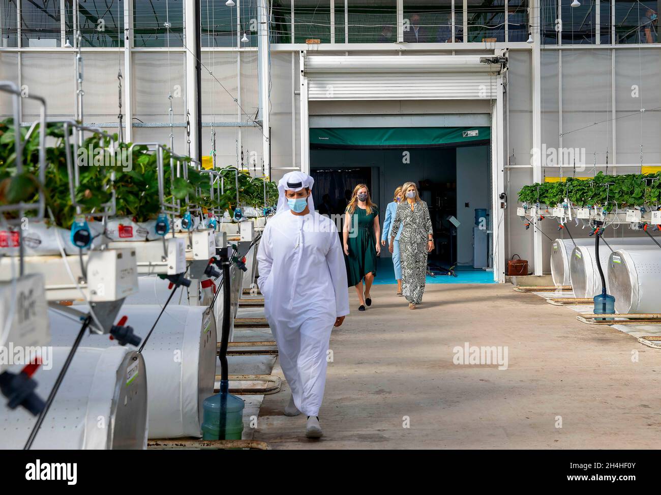 Abu Dhabi, 03 novembre 2021, la reine Maxima des pays-Bas à Pure Harvest à Abu Dhabi, le 03 novembre 2021, pour une visite de travail, au milieu du désert, Pure Harvest produit des tomates, des fraises et de la laitue de manière durable,Les technologies utilisées et l'expertise pour développer la serre ont été fournies par diverses parties néerlandaises photo: Albert Nieboer/Netherlands OUT/point de vue OUT Banque D'Images