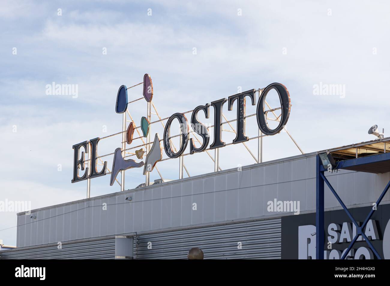LA ELIANA, ESPAGNE - 27 OCTOBRE 2021: El Osito est un centre commercial avec restaurant et loisirs et décoration, santé, sport et mode stor Banque D'Images