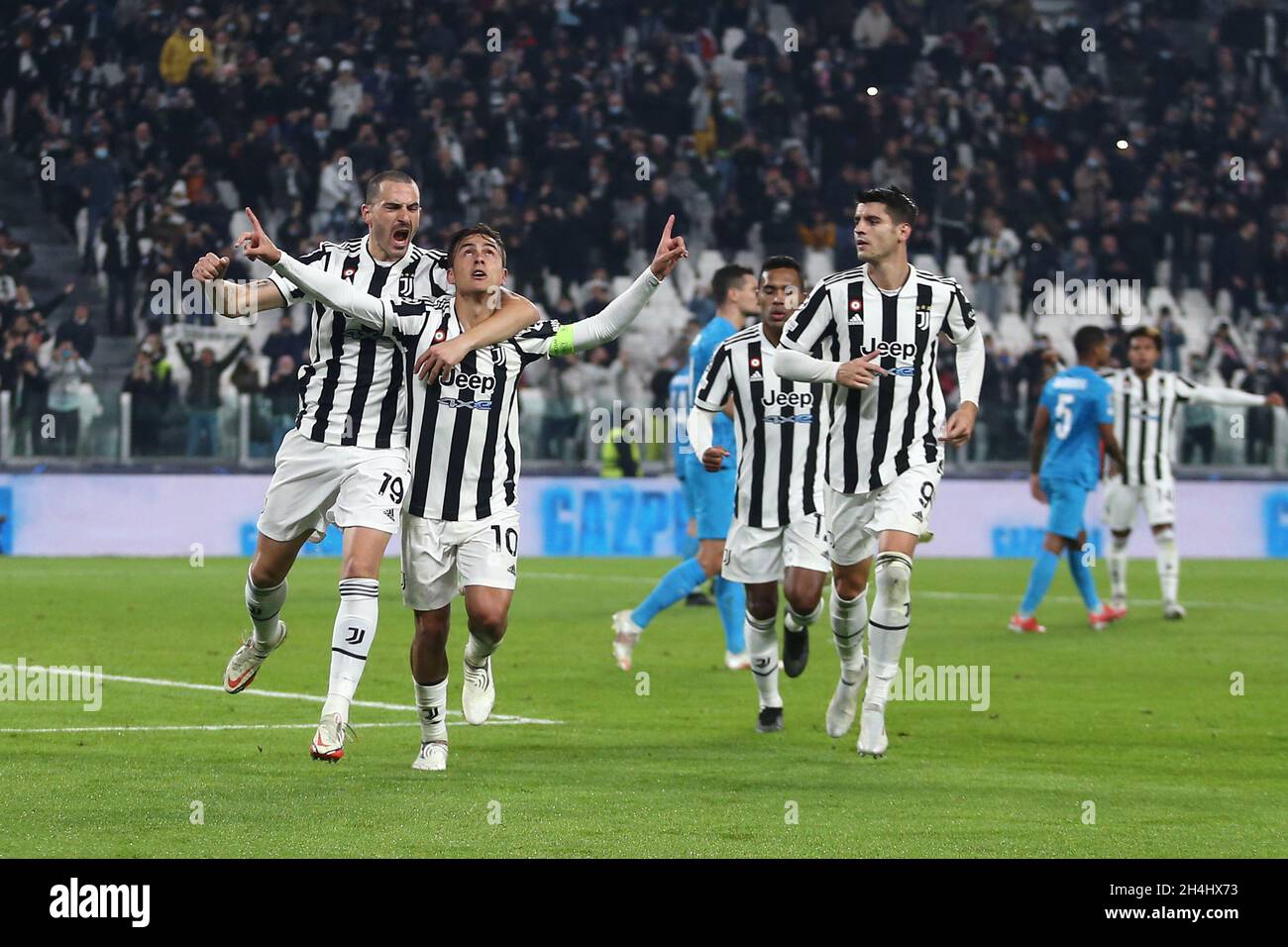 Paulo Dybala, du Juventus FC, célèbre après avoir marquant le deuxième but de son équipe lors du match H de l'UEFA Champions League entre le Juventus FC et le Zenit Saint-Pétersbourg au stade Allianz le 02 novembre 2021 Turin, Italie . Banque D'Images