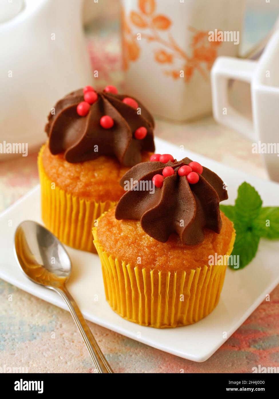 Deux petits gâteaux au chocolat. Banque D'Images