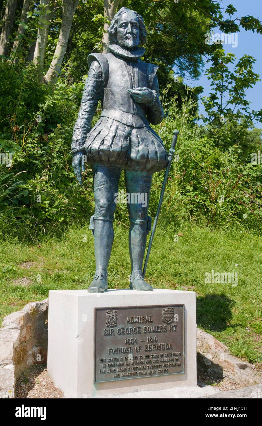 2016 Statue de l'amiral Sir George Somers fondateur des Bermudes Langmoor et Lister Gardens Lyme regis Dorset Angleterre GB Europe Banque D'Images