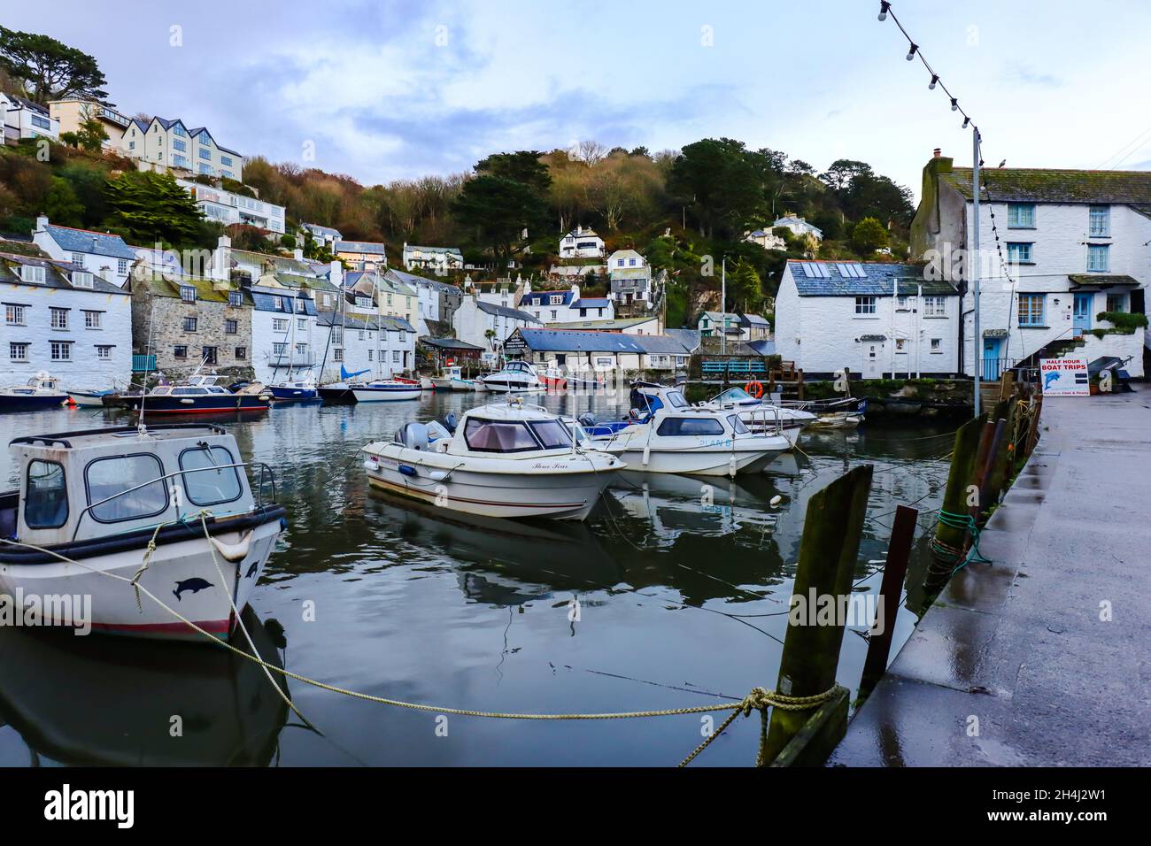 Polperro dans les autumns lumière du soir village de pêcheurs côtier de Cornouailles Banque D'Images