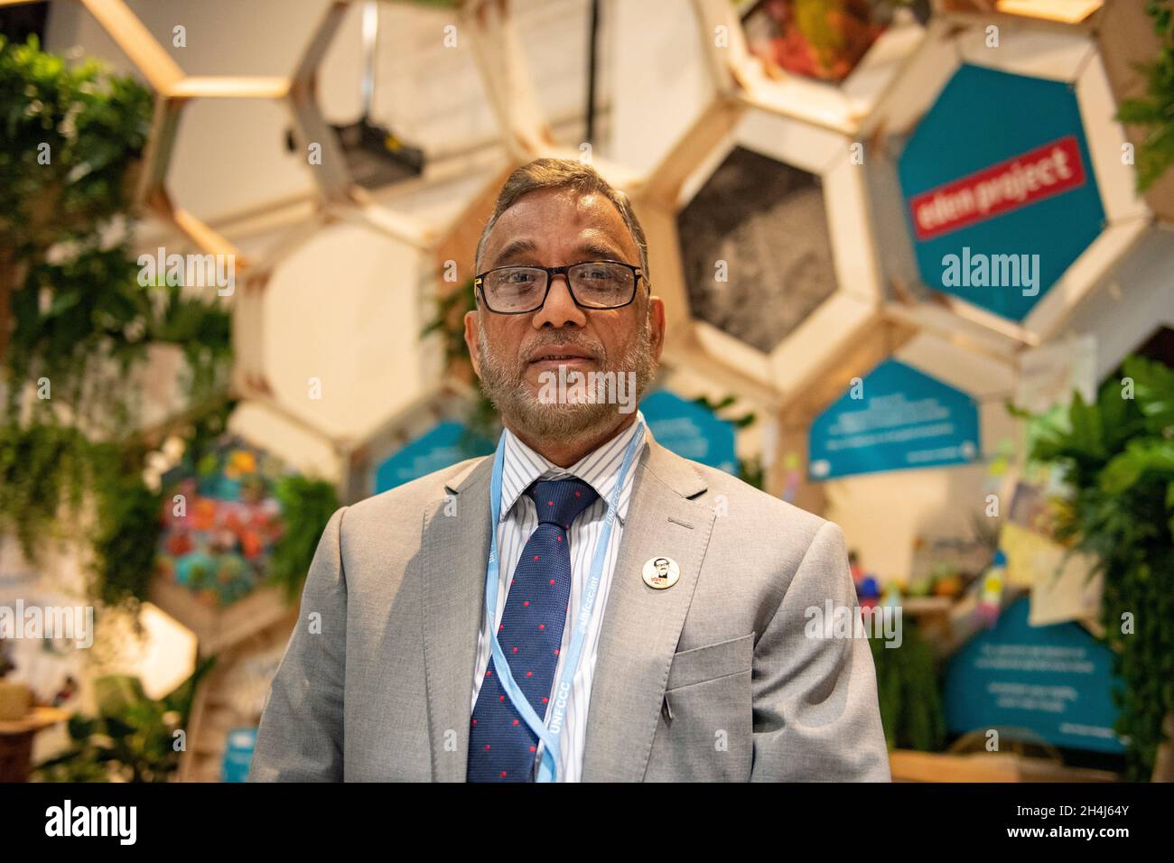 Glasgow, Écosse, Royaume-Uni.2 novembre 2021 PHOTO : (à gauche) MD Shahab Uddin, député, Ministre de l'Environnement, des forêts et des changements climatiques, vu à la COP26.Crédit : Colin Fisher Banque D'Images