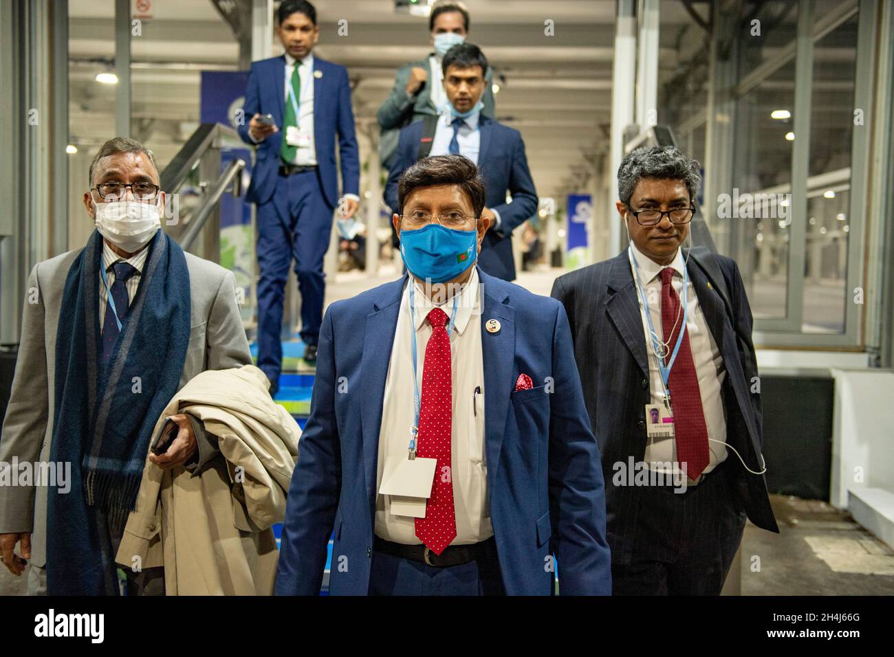 Glasgow, Écosse, Royaume-Uni.2 novembre 2021 EN PHOTO : (à gauche) Abul Kalam Abdul Mamen, ministre des Affaires étrangères de la République populaire du Bangladesh ; (à droite), MD Shahab Uddin, député, ministre de l'Environnement, des forêts et des changements climatiques de la République populaire du Bangladesh, vu à la COP26.Crédit : Colin Fisher Banque D'Images