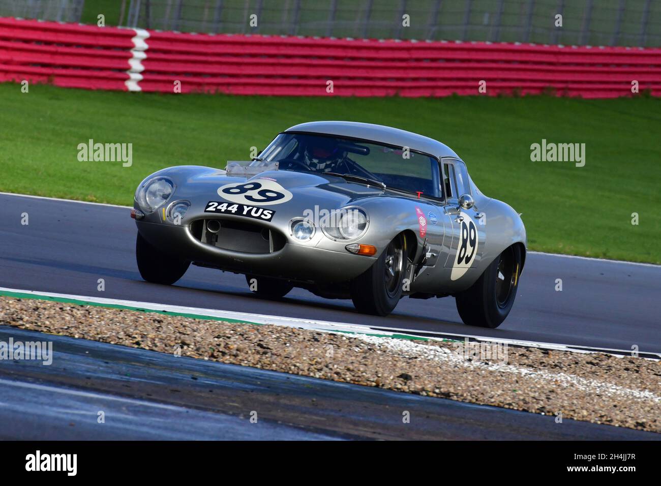 Mike Wrigley, Matthew Wrigley, Jaguar E-Type, légendes des courses automobiles, défi Jaguar Classic,Événement d'une heure pour deux conducteurs, les véhicules admissibles sont les véhicules avant 1966 E Banque D'Images