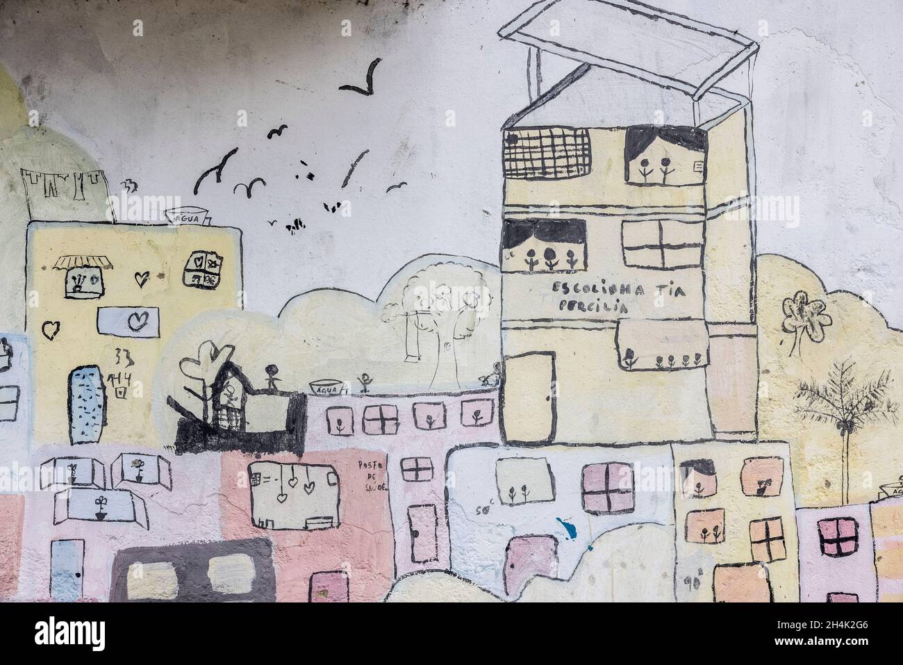 Brésil, Rio de Janeiro, Favela Babilona, ??de nombreuses peintures murales ornent les murs de la favela, ici, les dessins des enfants représentant les bâtiments autour de l'école, Banque D'Images