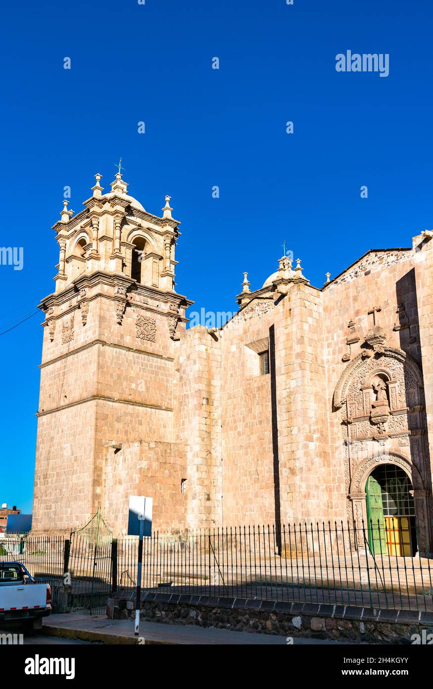 Vue sur la cathédrale de Puno au Pérou Banque D'Images