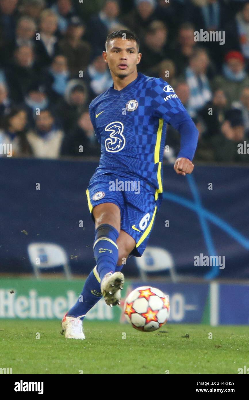 Malmö, Suède.03ème novembre 2021.Thiago Silva du FC Chelsea lors du match de football du groupe H de l'UEFA Champions League entre Malmo FF et Chelsea FC le 2 novembre 2021 à Eleda Stadion à Malmo, en Suède.Photo de Laurent Lairys /ABACAPRESS.COM crédit: Abaca Press/Alay Live News Banque D'Images Malmö, Suède.03ème novembre 2021.Thiago Silva du FC Chelsea lors du match de football du groupe H de l'UEFA Champions League entre Malmo FF et Chelsea FC le 2 novembre 2021 à Eleda Stadion à Malmo, en Suède.Photo de Laurent Lairys /ABACAPRESS.COM crédit: Abaca Press/Alay Live News Banque D'Images