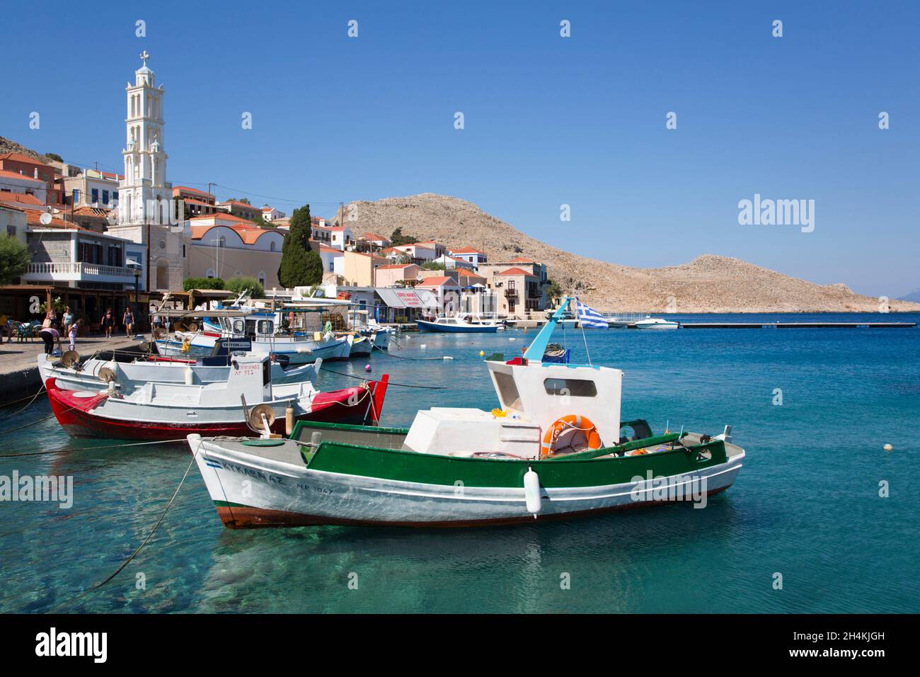 Bateaux de pêche, port d'Emborio, île de Halki (Chalki), Groupe dodécanèse, Grèce Banque D'Images