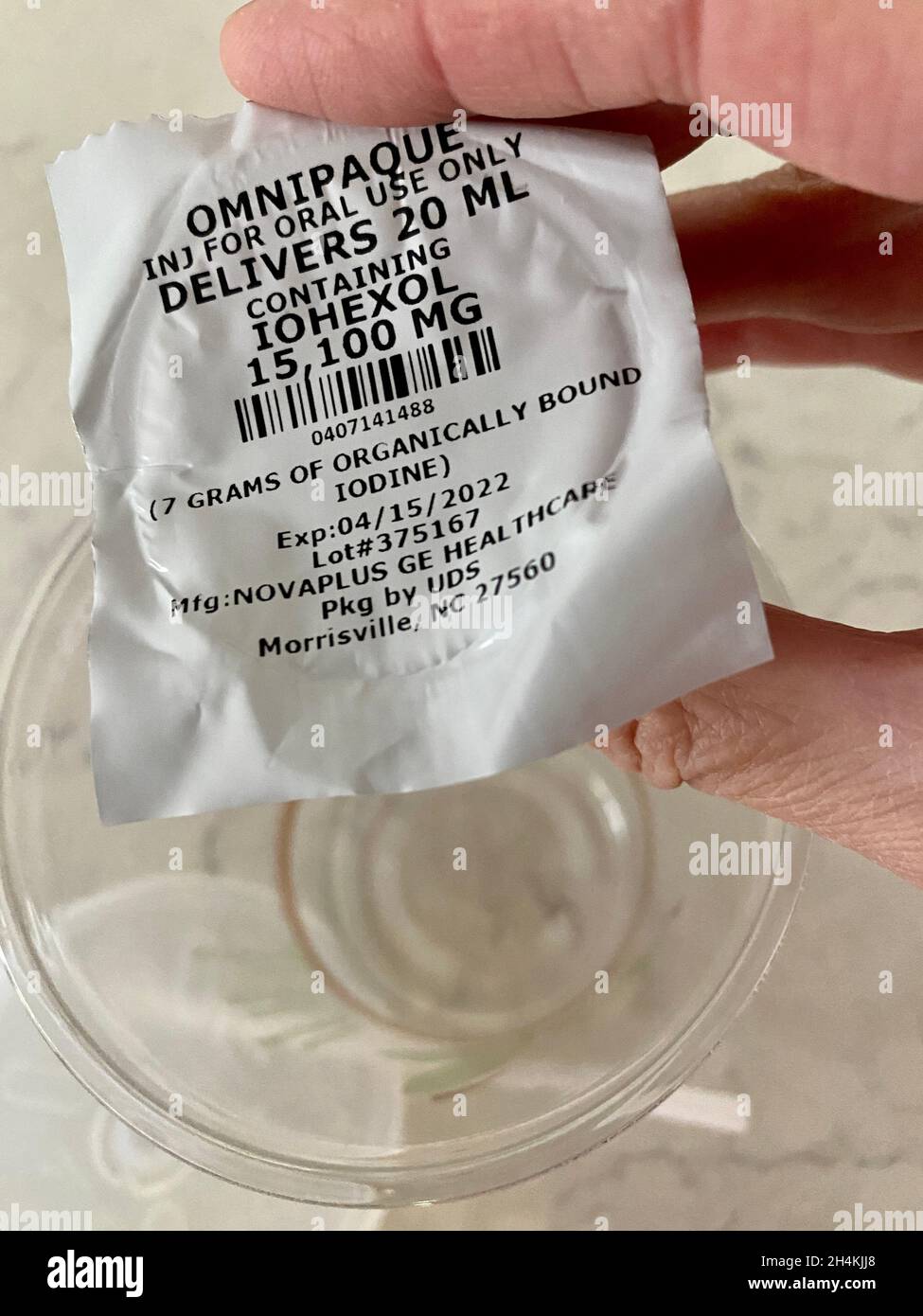 Contraste de la solution orale Omnipaque iohexol à prendre avant l'acquisition CT Banque D'Images