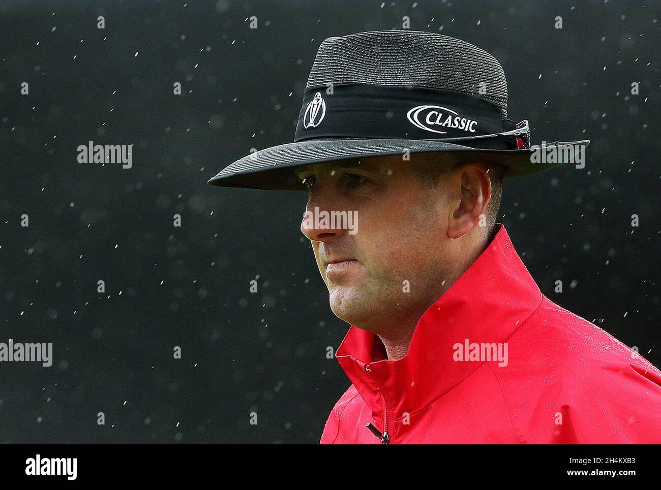 Photo du dossier datée du 08-06-2019 du juge-arbitre Michael Gough.Le juge-arbitre anglais Michael Gough ne supervisera plus aucun match à la coupe du monde T20 suite à une violation des règlements de biosécurité du tournoi.Date de publication : le mercredi 3 novembre 2021. Banque D'Images