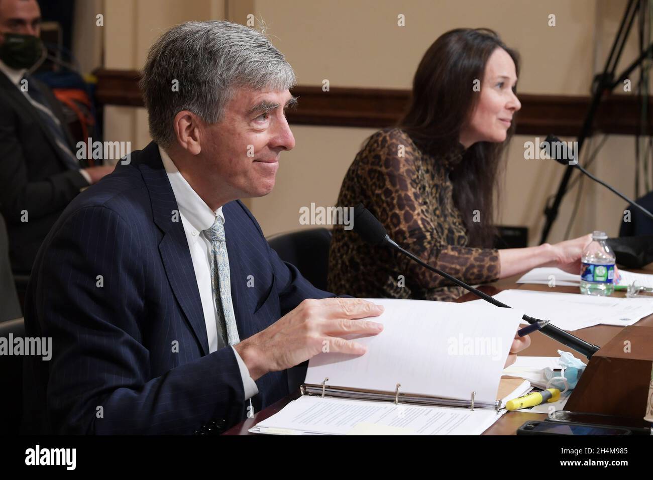 Washington, États-Unis.03ème novembre 2021.Chris Inglis, directeur national de la cybersécurité, Bureau exécutif du président des États-Unis, et Jen Easterly, directeur de la Cybersécurité et de la sécurité de l'infrastructure du département de la sécurité intérieure des États-Unis, témoignent devant le Comité de la sécurité intérieure, lors d'une audition sur l'évolution de l'approche américaine de la cybersécurité :Élever le bar aujourd'hui pour faire face aux menaces de demain à Cannon HOB/Capitol Hill.(Photo de L Nally/SOPA Images/Sipa USA) Credit: SIPA USA/Alay Live News Banque D'Images