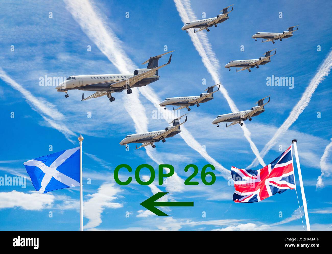 CdP 26, concept du changement climatique.Des avions privés survolant les drapeaux du Royaume-Uni et de l'Écosse avec des avions en contrepoint dans le ciel.Réchauffement climatique net zéro, aviation... Banque D'Images