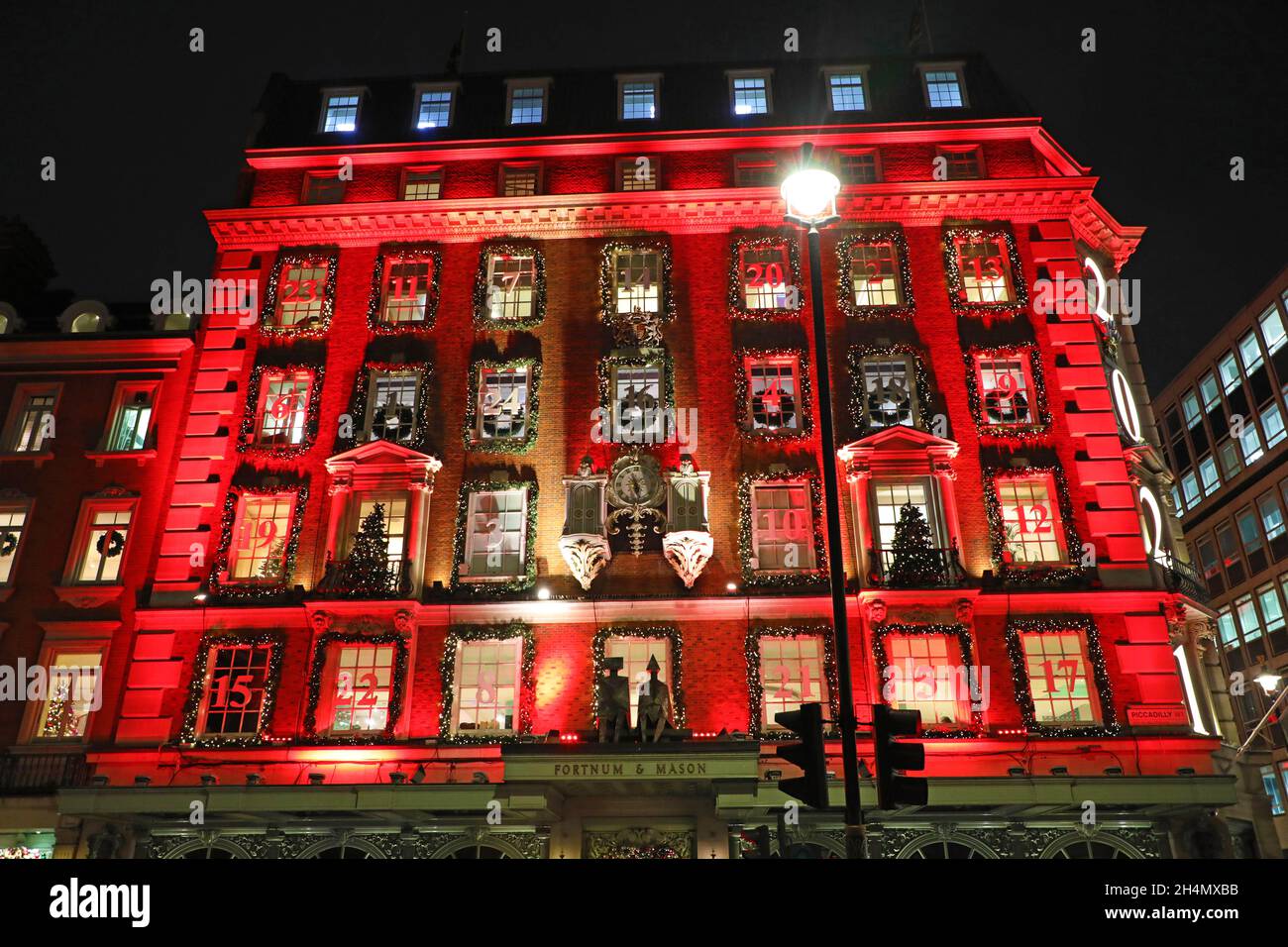 Londres, Royaume-Uni.3 novembre 2021.Décorations de Noël Fortnum & Mason à Piccadilly, Londres, Angleterre avec un thème de calendrier de l'Avent rouge vif crédit: Paul Brown/Alay Live News Banque D'Images