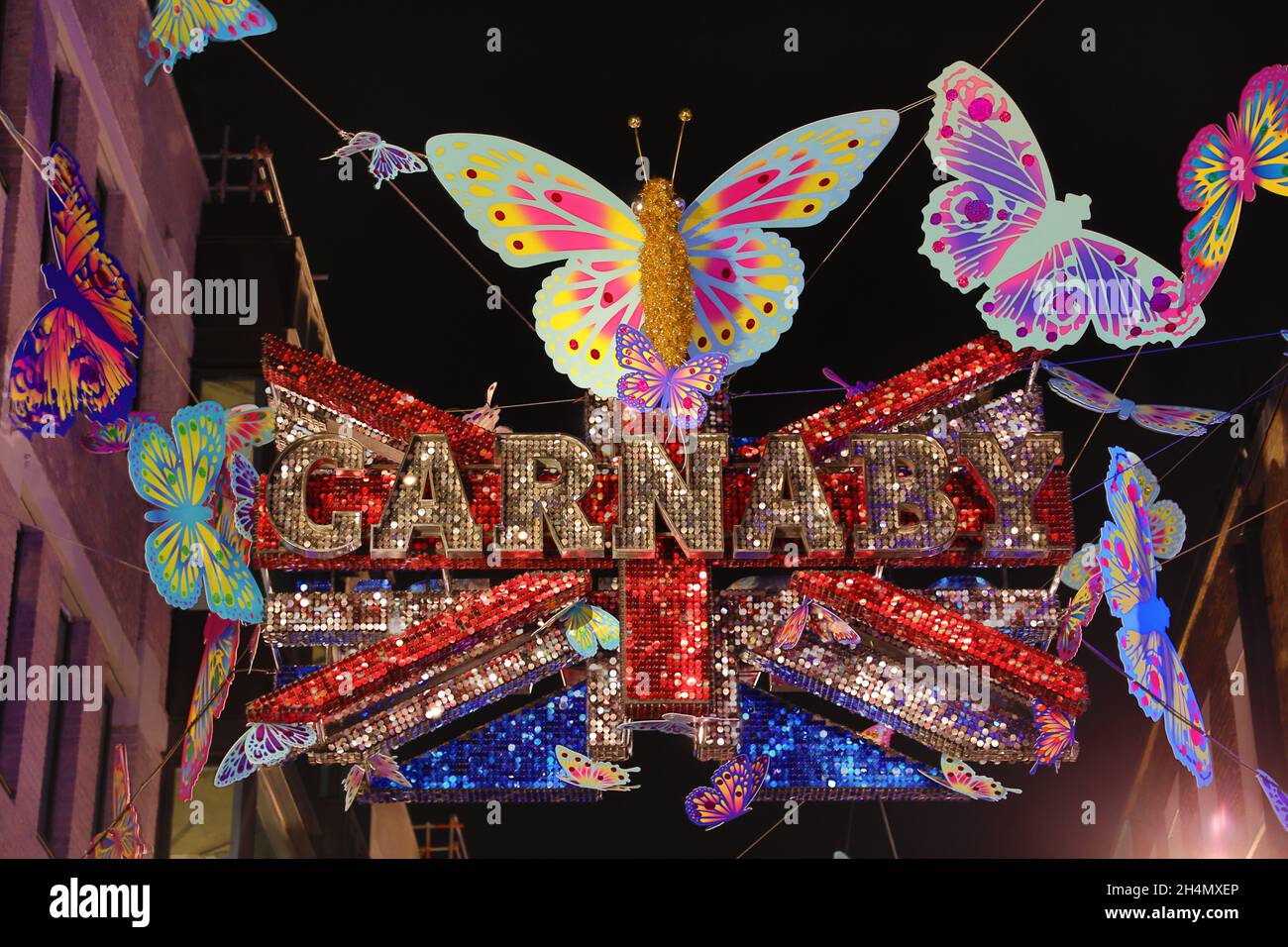 Londres Royaume Uni 3 Novembre 21 Les Decorations De Noel De Carnaby Street A Londres En Angleterre Avec Un Theme De Papillon Colore Qui Est Concu Comme Une Metaphore Illustrant La Renaissance Spirituelle La Transformation