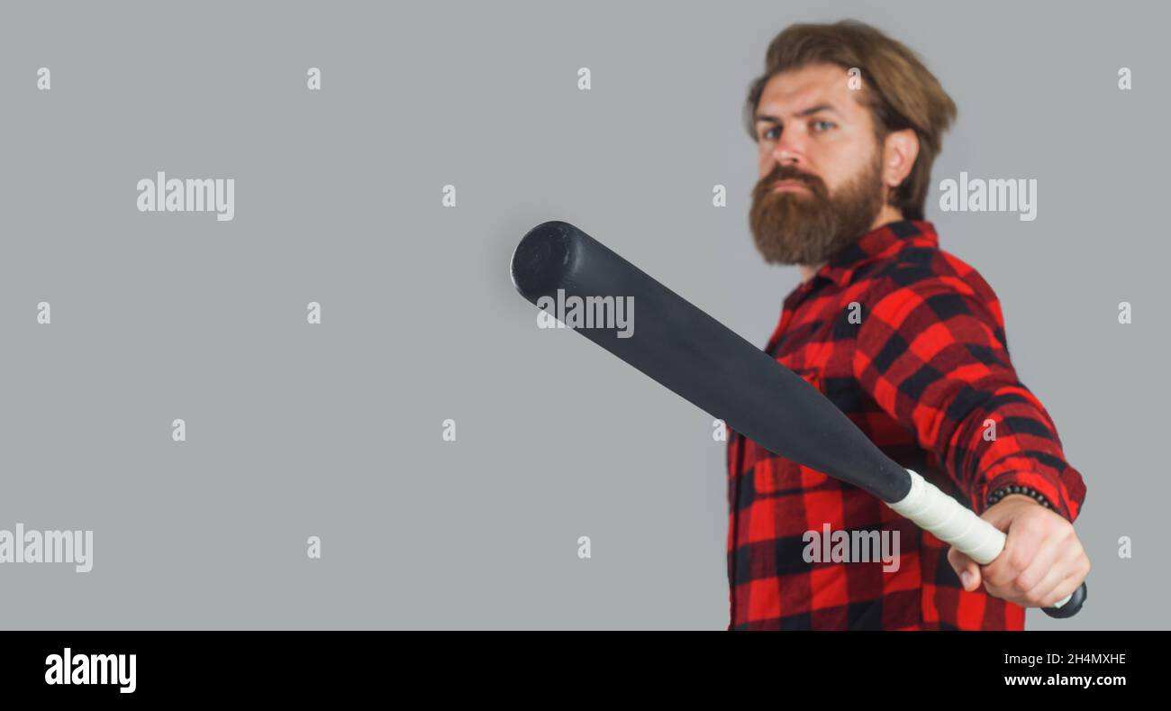 Homme barbu avec batte de baseball.Mise au point sélective.Match de baseball.Équipement de sport.Sports et entraînement de base-ball.Copier l'espace. Banque D'Images