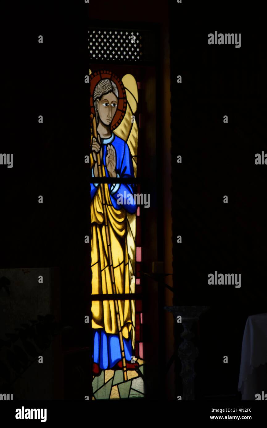 Vitraux colorés remplis d'œuvres d'art d'une église catholique. Salvador Bahia Brésil. Banque D'Images