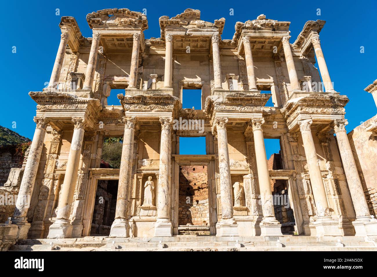 Ephèse, Turquie – 2 novembre 2020.La Bibliothèque de Celsus à Ephèse site antique en Turquie.Le bâtiment a été commandé dans le 110s A.D. par un consu Banque D'Images