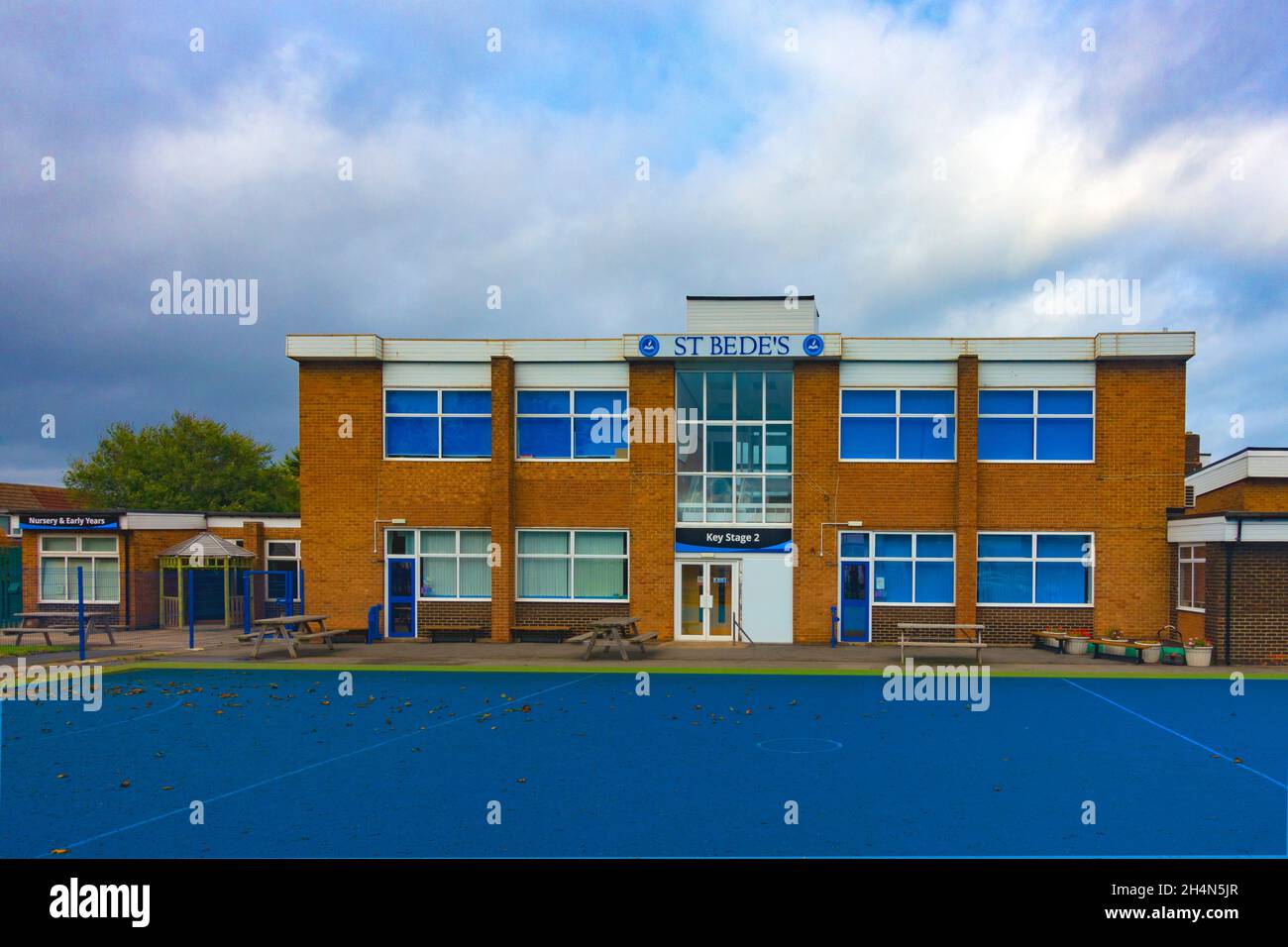 Les bâtiments de l'école primaire St Bedes Marske par la mer Cleveland UK Banque D'Images
