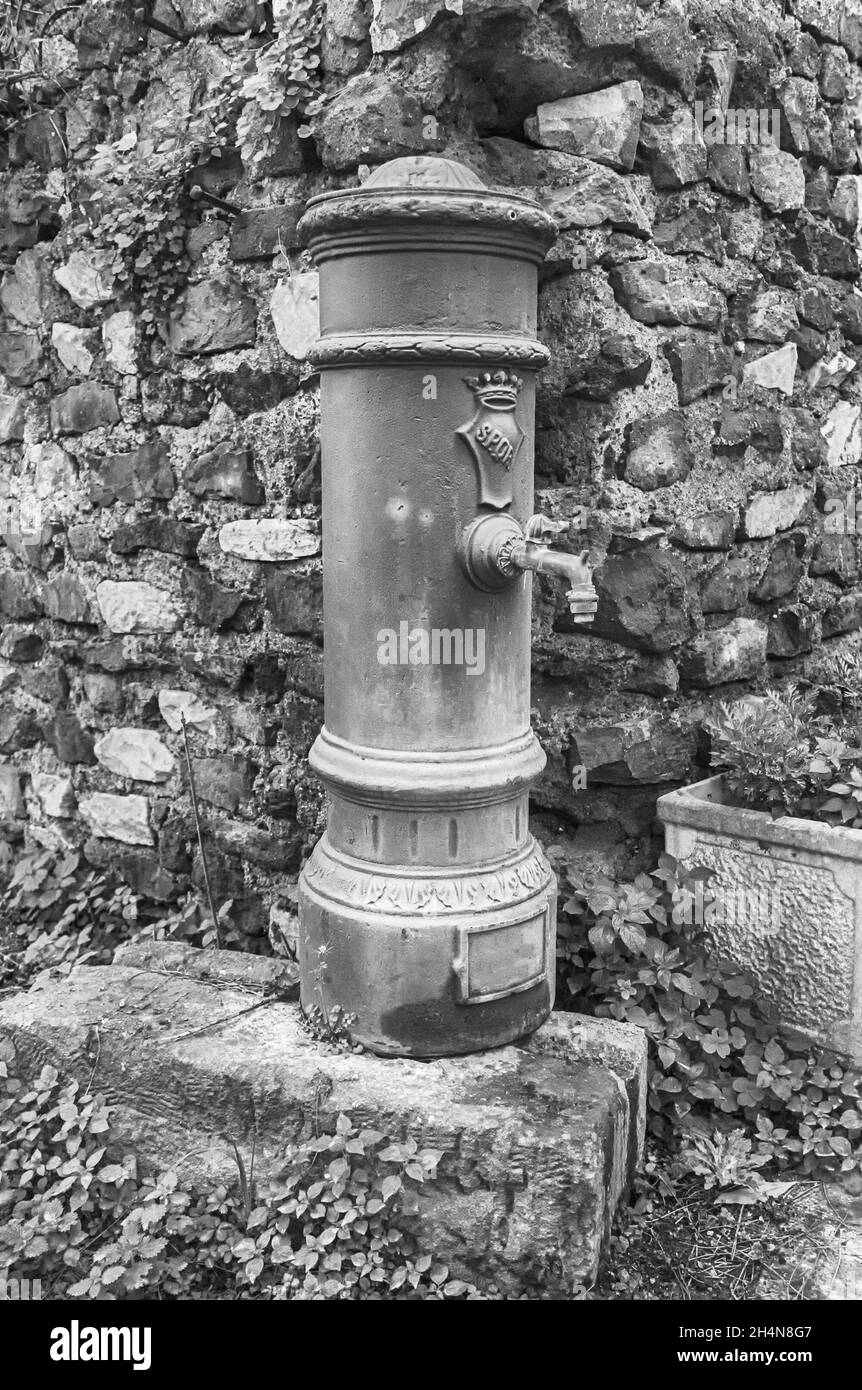 'Gros Nez', une fontaine d'eau traditionnelle fontaine publique de Rome, Italie Banque D'Images