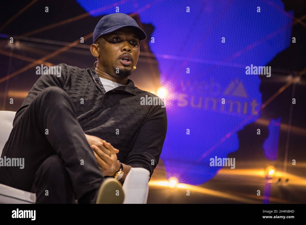 Lisbonne, Portugal.03ème novembre 2021.Samuel ETO'o, footballeur et philanthrope de la Fondation Samuel ETO'o, parle de la scène future Societies au cours de la troisième journée du Sommet Web 2021 au Parque das Nacoes à Lisbonne.Crédit : SOPA Images Limited/Alamy Live News Banque D'Images