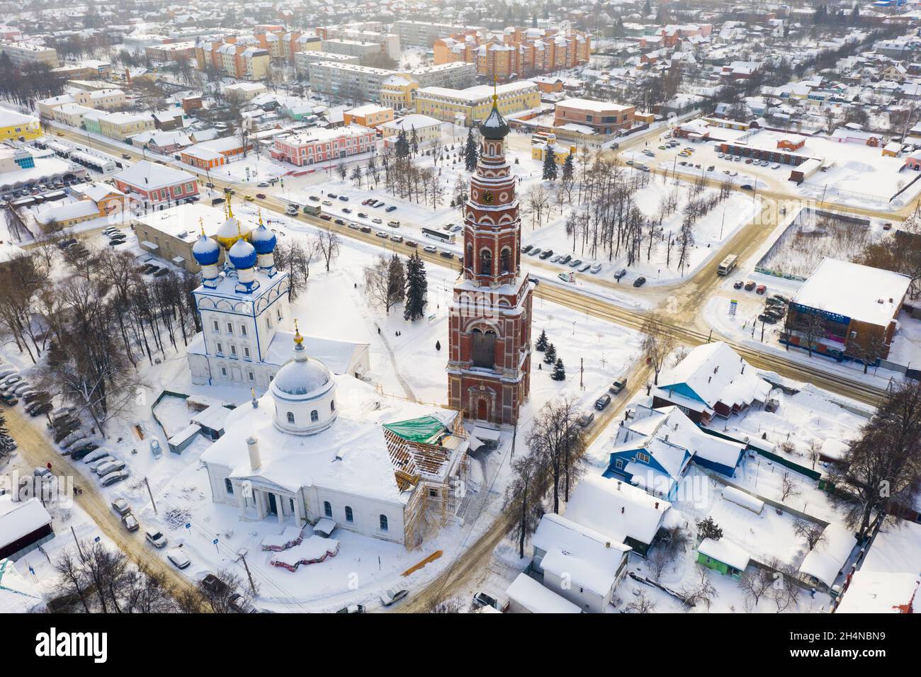 Paysage urbain Bronnitsy avec complexe de temples de la cathédrale d'Archange Michael en hiver Banque D'Images