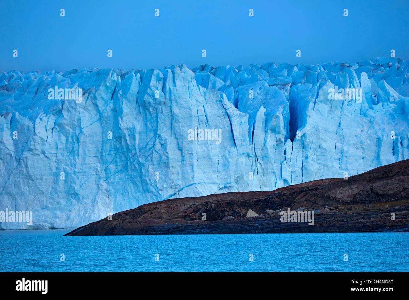 Terminal face du glacier Perito Moreno, et Lago Argentino, Parque Nacional Los Glaciares (zone du patrimoine mondial), Patagonie, Argentine, Amérique du Sud Banque D'Images