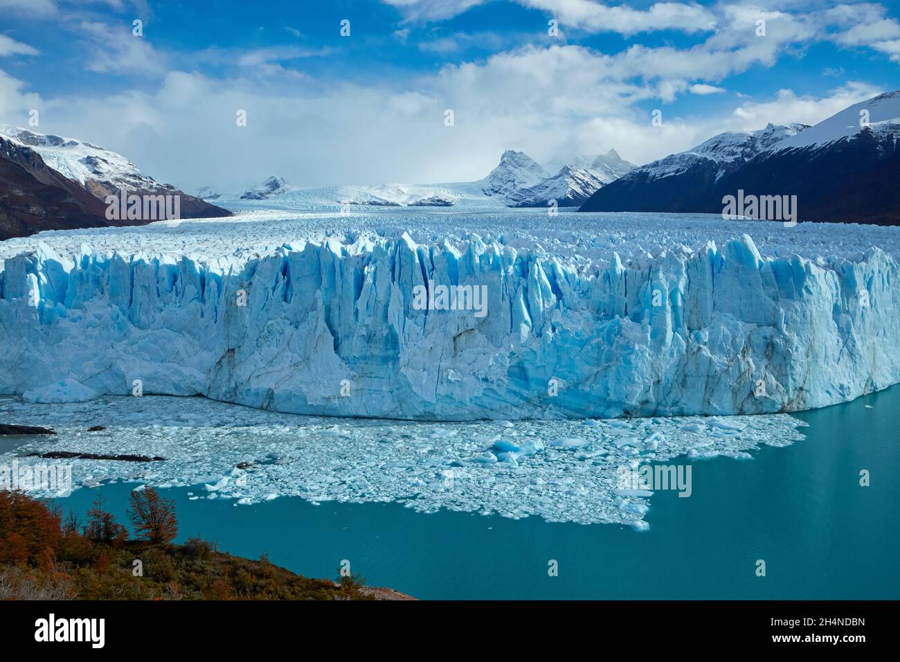 Terminal face du glacier Perito Moreno, et Lago Argentino, Parque Nacional Los Glaciares (zone du patrimoine mondial), Patagonie, Argentine, Amérique du Sud Banque D'Images