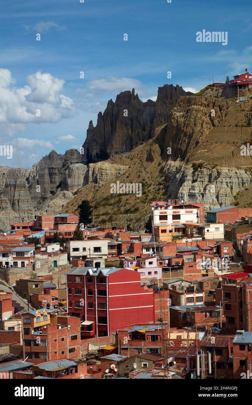 Logement en briques sur une colline escarpée, et érodé hill, La Paz, Bolivie, Amérique du Sud Banque D'Images